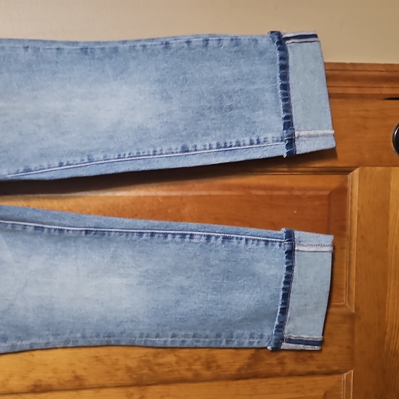 NWT Liverpool Marley Girlfriend Cuffed Low-Rise Distressed Jeans - Picture 4 of 15